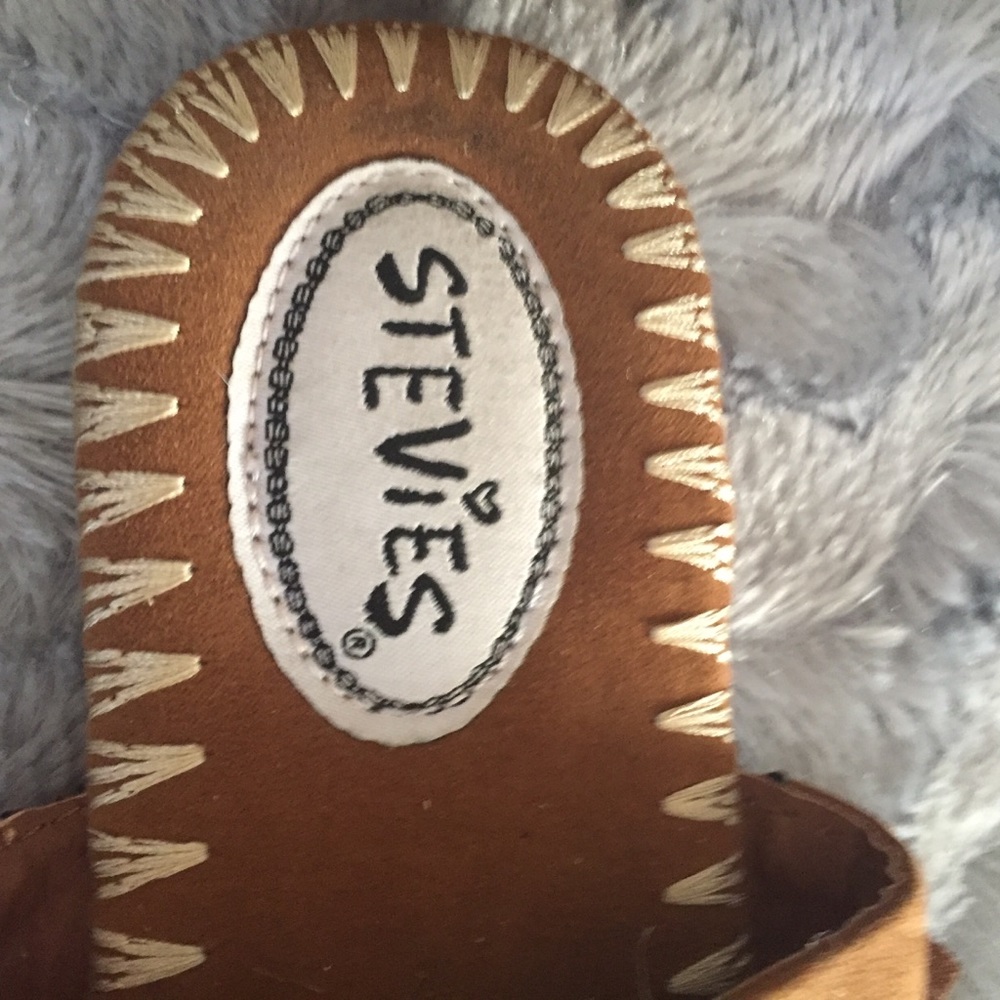 STEVIES Sandals - Picture 2 of 3
